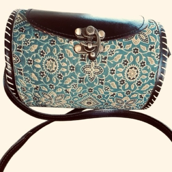 Barrel bag with tapestry fabric and embroidery, roomy, handmade, good condition - Picture 5 of 6